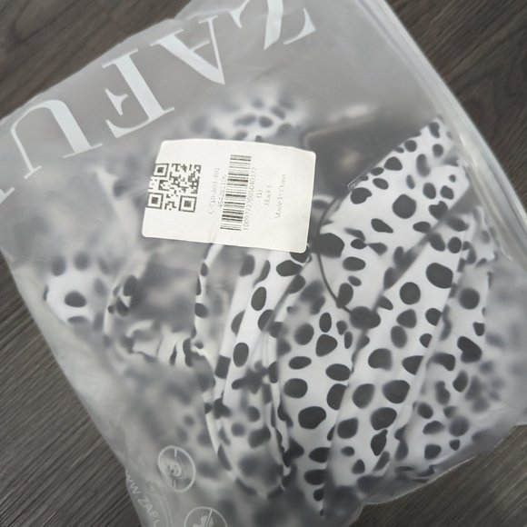 Bikini - Picture 2 of 4